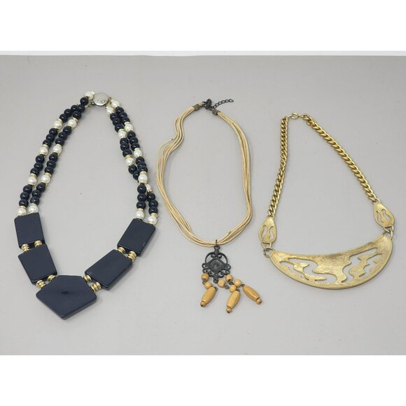 Lot of 3 Vintage Necklaces Gold Necklace/Black Lucite/Beaded‎ Necklaces - Picture 5 of 12